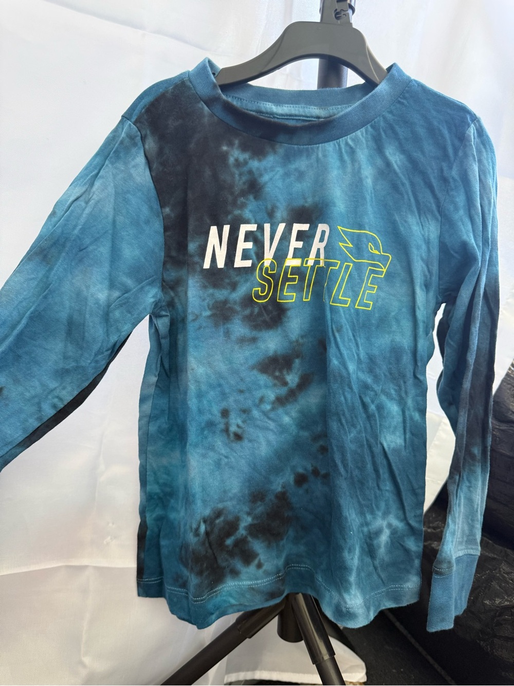 👦 4 for $10 Kids Blue Tie-Dye "Never Settle" Long Sleeve Top